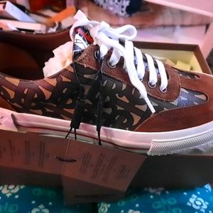 Woman running shoes burbwrry